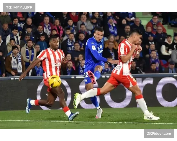 深度战术拆解：阿尔梅里亚三中卫体系为何在对抗赫塔菲时漏洞百出